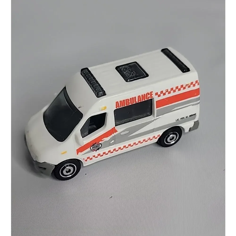 Matchbox Renault‎ Master Ambulance Emergency Van White Diecast 2011
